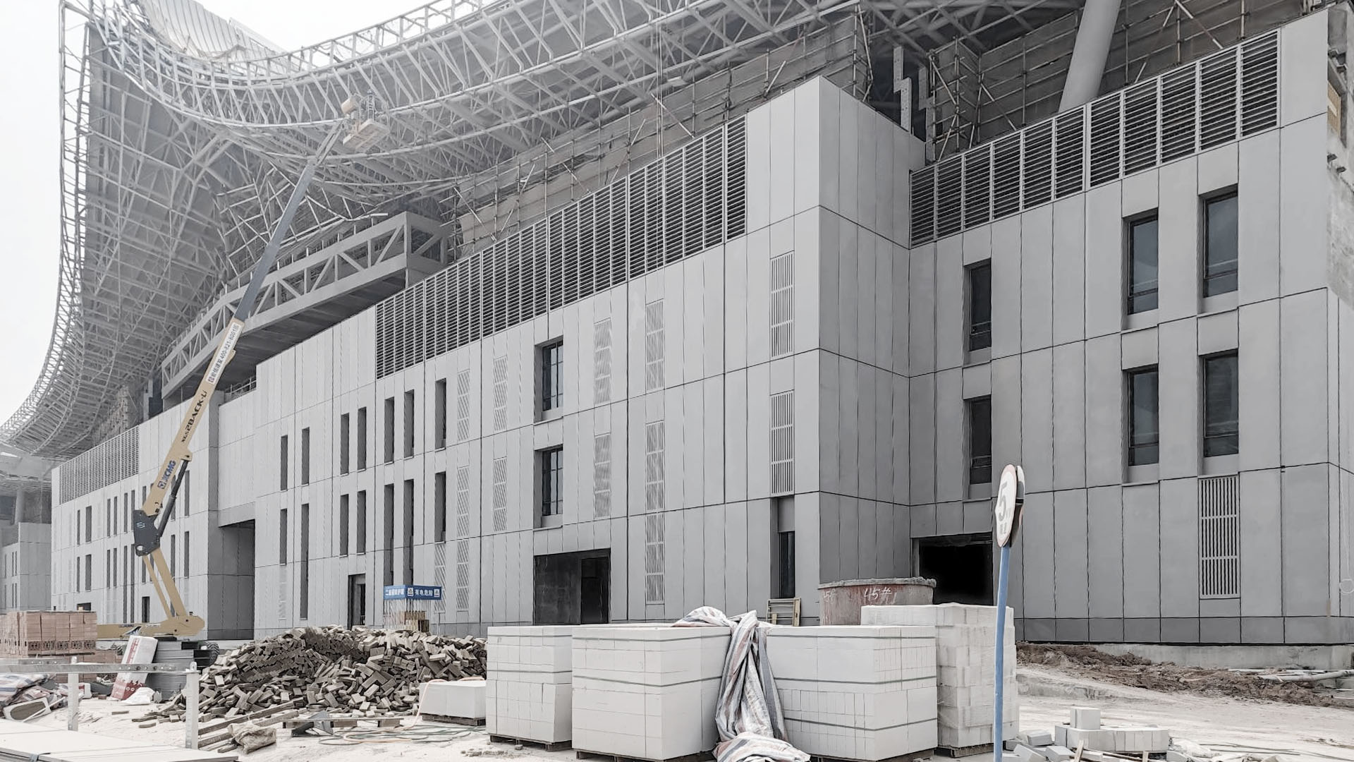 厦门新国际会展中心外立面UHPC装饰板