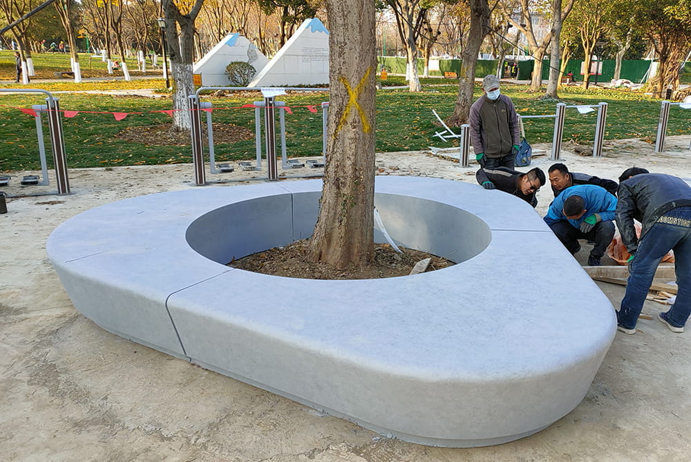 太湖广场三角造型树池